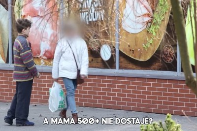 Dziecko prosiło o pieniądze na jedzenie. Tak reagowali przechodnie 