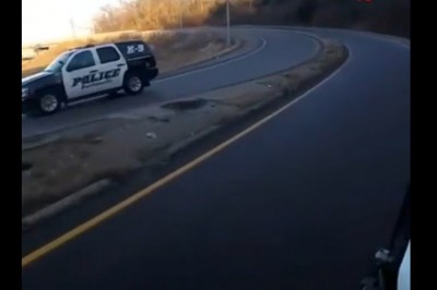 Motocyklista chciał się popisać przed policją, ale jednej rzeczy nie przewidział