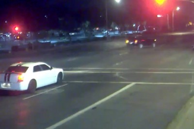 Centymetry od tragedii na skrzyżowaniu. Rodzina z dzieckiem kontra auta