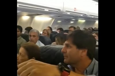 Koledzy rozwalili system w samolocie. Mieli inne podejście niż pozostali pasażerowie 