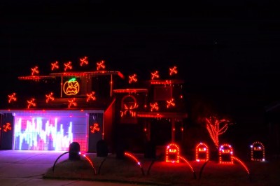System rozwalony. Tak wyglądało podświetlenie jednego z domów na Halloween