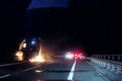 Czołówka z osobówką i TIRem na S1 w Mierzęcicach. Nagranie z auta 