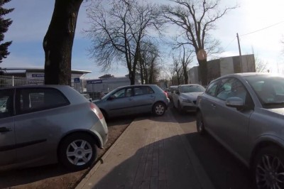 Czy to szczyt pato parkowania? Tak wygląda jedna z ulic w Poznaniu 