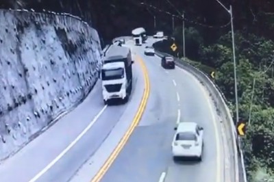 Wypadek cysterny na zakręcie autostrady. Po chwili stanęła w płomieniach