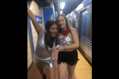 Dwie porobione dziewczyny i ich powrót do domu. Niewiele brakowało