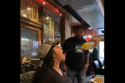 Kiedy Twoja dziewczyna odwala w restauracji taki numer, że nie wiesz co powiedzieć