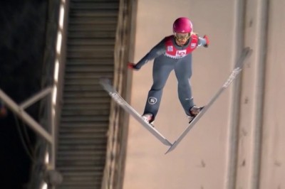 Dramatycznie wyglądający upadek ze skoczni. Zawodniczka straciła równowagę