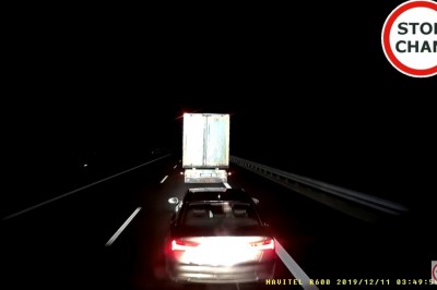 Szeryf drogowy w Audi na A2 kontra TIR. Sam się szybko ukarał
