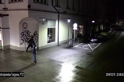 Dwóch artystów Sebastianów złapanych na mazaniu elewacji. Piękna akcja 