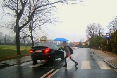 Bandyta na drodze. Za takie coś powinno się tracić prawko