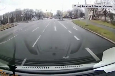 Sygnalizator ratuje życie kobiety na skrzyżowaniu. Miała ogromne szczęście