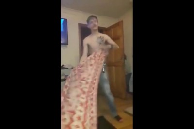 Kiedy synek chce pokazać mamusi swoją najlepszą sztuczkę