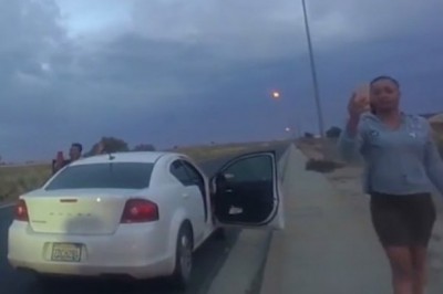 Chciała kozaczyć telefonem przy policjancie. Szybko się zdziwiła