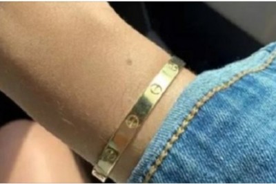 Podobno każda dziewczyna w tym miejscu ma pieprzyk. Internet zapełnił się zdjęciami