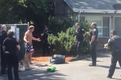 Jeden osiedlowy kozak kontra 6 policjantów. Nie mogli sobie z nim poradzić