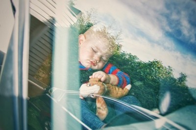 Opiekunka wyjawia czemu nigdy nie bierze pod opiekę śpiących dzieci. Rodzice mają dziwne pomysły