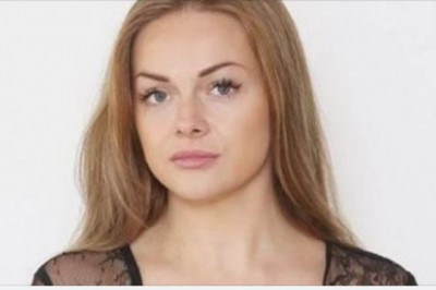 Została wyproszona z samolotu z powodu ubranej sukienki. Na lotnisku czekała policja