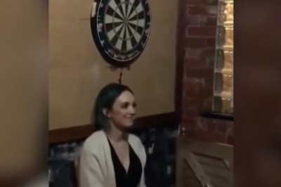 Usiadła pod tarczą do darta i myślała, że będzie zabawnie