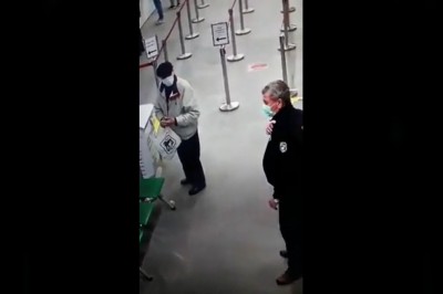 Dziadka trochę poniosło w markecie. Aż się ochroniarz zdziwił 