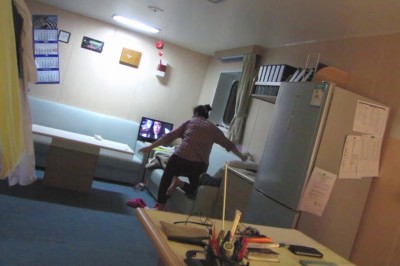 Wytrzymałbyś na tak kołyszącym się statku?