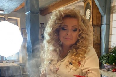 Magda Gessler w zaskakującej pozie kusi na torcie. „Jestem do zjedzenia”