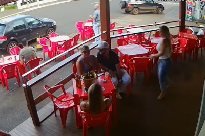 Kiedy żona wpada do baru w którym akurat siedzisz z kochanką