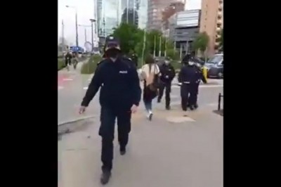 Skandaliczne zachowanie podczas policyjnej kontroli w Warszawie