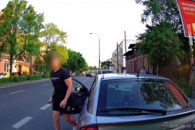 Seba i jego zepsuty Opel kontra kierowca autobusu