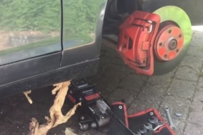 Tak wygląda Audi A6 kupione w Polsce. Typ srogo się zdziwił jak zmieniał koło