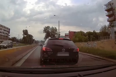 Za takie kozaczenie na drodze powinno się odbierać „prawko”