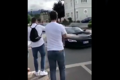 Niesamowita radość Polaków za granicą na super auto