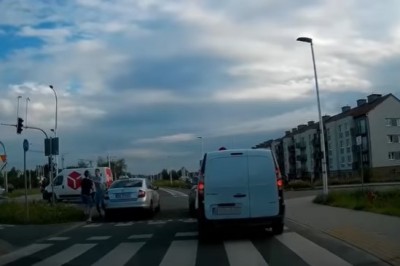 Pieszy kontra taksówkarz we Wrocławiu. Reakcja policji bezcenna