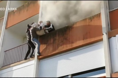 Wykazali się odwagą i uratowali mężczyznę z palącego się mieszkania