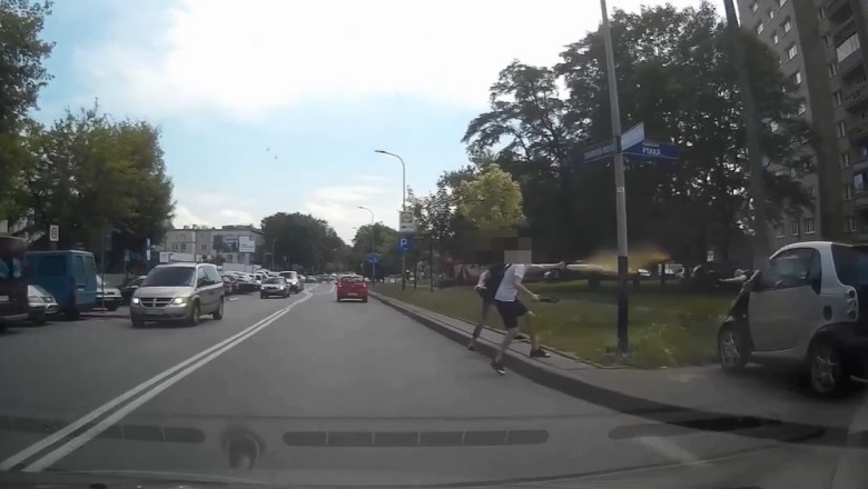 Tak się „bawią” na krakowskim osiedlu. Nagrał Sebixów w akcji