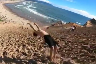 Backflip ze szczytu wydmy. To jest dopiero kozacki popis