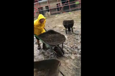 Kiedy chcesz pokazać kolegom jak masz opanowaną taczkę 