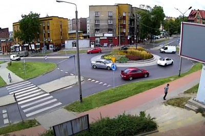 Czaił się, żeby wyłudzić odszkodowanie? Nagranie z Rudy Śląskiej 