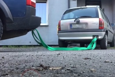 Zablokował samochodem wejście do budynku. Spotkała go szybka kara