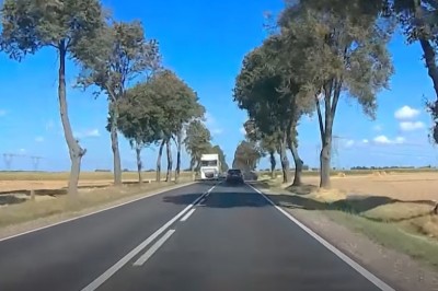 Jedziesz sobie spokojnie, a tu typ wyskakuje na czołówkę 