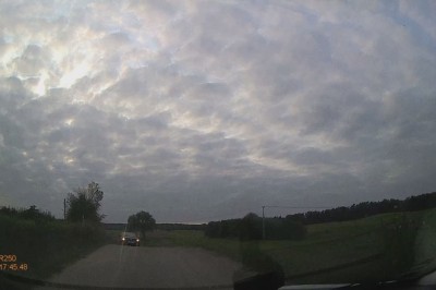 [Ku Przestrodze] Zapierdzielasz sobie polną drogą, a tu nagle...