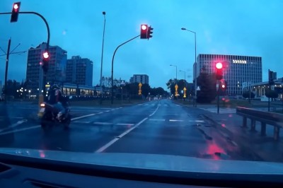 Wjechał na czerwonym na skrzyżowanie wprost w motocyklistę - Kraków