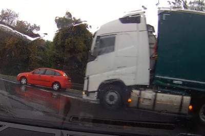 Zderzenie dwóch TIRów koło Świebodzina. Nagranie z wideorejestratora 