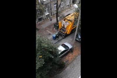 Przyłapani na wywożeniu posegregowanych śmieci jednym autem