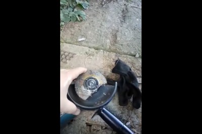 Gość ze szlifierką przekonał się dlaczego należy nosić okulary ochronne 