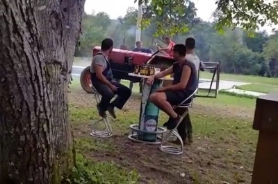 Kiedy jesteś wstawiony i na imprezę przyjeżdżasz traktorem 