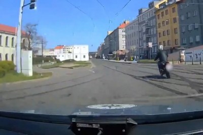Uciekający przez miasto motocyklista kontra policja