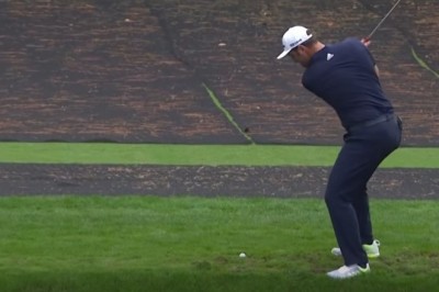 Niesamowite trafienie do dołka. Nie przeszkodziło mu nawet oczko wodne 