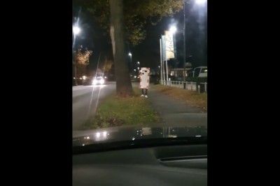 Kiedy chcesz zrobić sobie żart z kierowców i przebierasz się za fotoradar