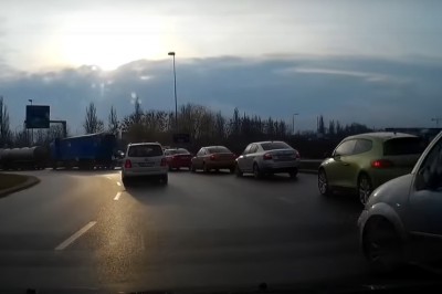 Jazda na suwak? Ci kierowcy nie wiedzą co to takiego