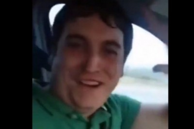 Puścił kierownicę przy 160 km/h. Chłopaki nagrali swój wypadek